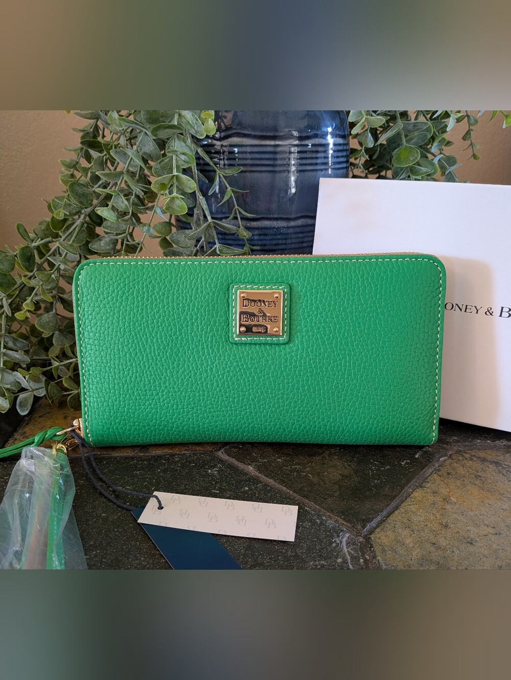 NWT! Dooney & Bourke Lucca Leather Zip Around Wallet in KELLY GREEN